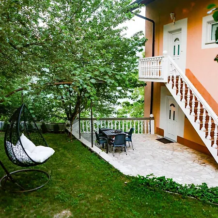 Golden House * Konjic