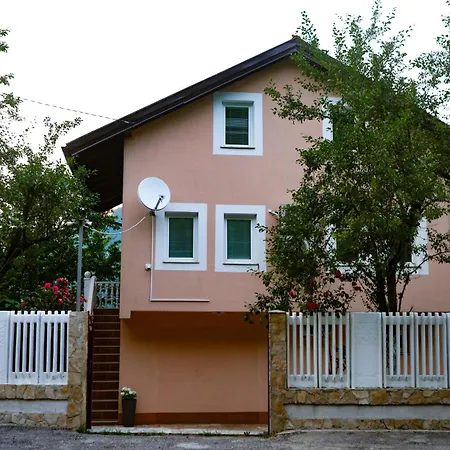 Διαμέρισμα Golden House *
